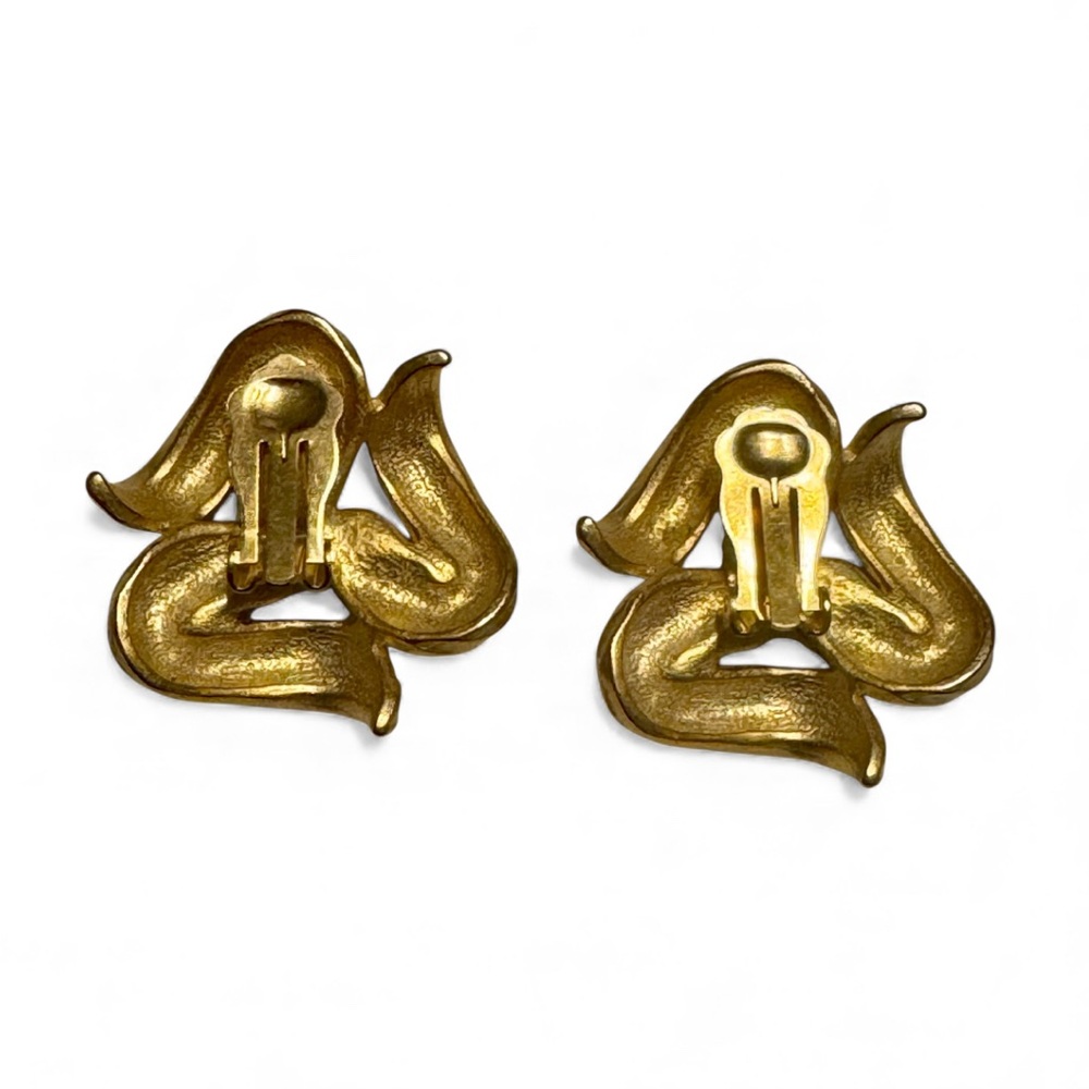 Vintage Elegant Matte Gold-Toned Women's Clip On Earrings - Picture 4 of 4